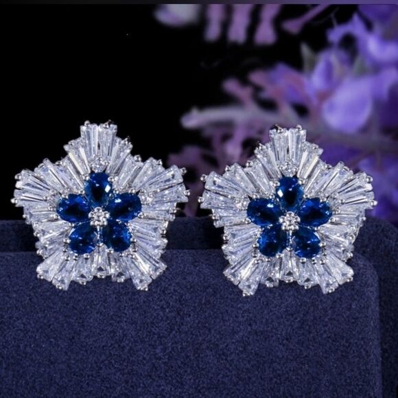 TRENDY White Flower Shaped Cubic Zirconia with Blue Crystal Earrings - Picture 1 of 5